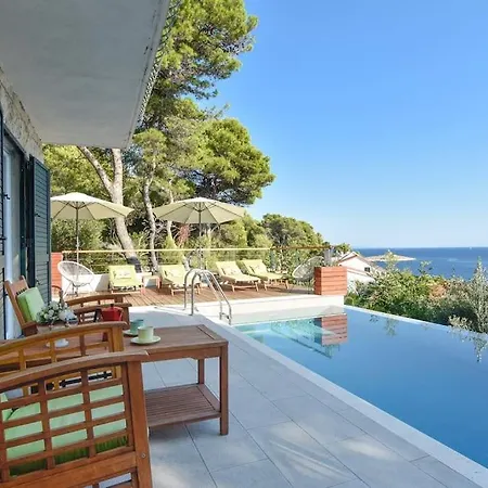 4 Bedrooms Hvar Located 100m From The Sea And 1,5 Km From Hvar Old Town * 赫瓦尔