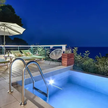 4 Bedrooms Hvar Located 100m From The Sea And 1,5 Km From Hvar Old Town 赫瓦尔