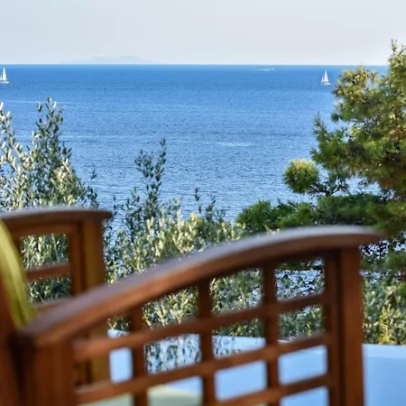4 Bedrooms Hvar Located 100m From The Sea And 1,5 Km From Hvar Old Town فيلة