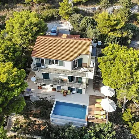 4 Bedrooms Hvar Located 100m From The Sea And 1,5 Km From Hvar Old Town 别墅