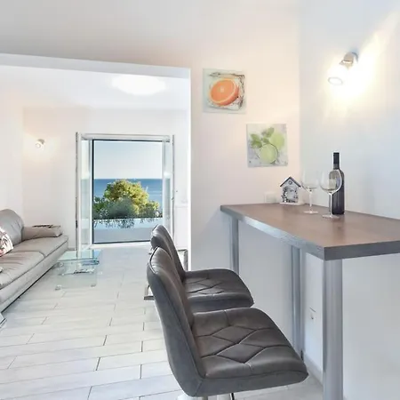 4 Bedrooms Hvar Located 100m From The Sea And 1,5 Km From Hvar Old Town 别墅