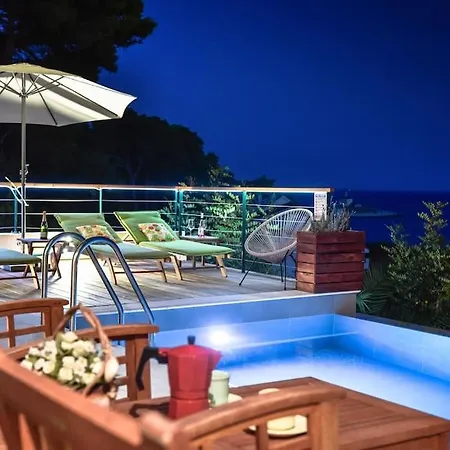 4 Bedrooms Hvar Located 100m From The Sea And 1,5 Km From Hvar Old Town 别墅