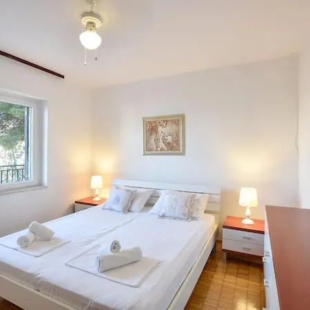 4 Bedrooms Hvar Located 100m From The Sea And 1,5 Km From Hvar Old Town