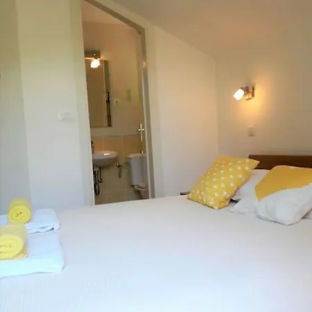 4 Bedrooms Hvar Located 100m From The Sea And 1,5 Km From Hvar Old Town