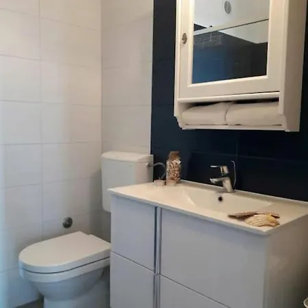 4 Bedrooms Hvar Located 100m From The Sea And 1,5 Km From Hvar Old Town 别墅