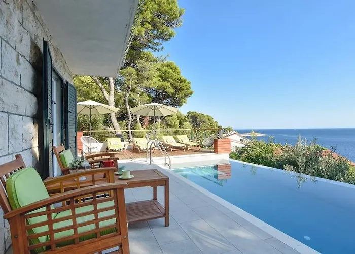4 Bedrooms Hvar Located 100m From The Sea And 1,5 Km From Hvar Old Town * هفار