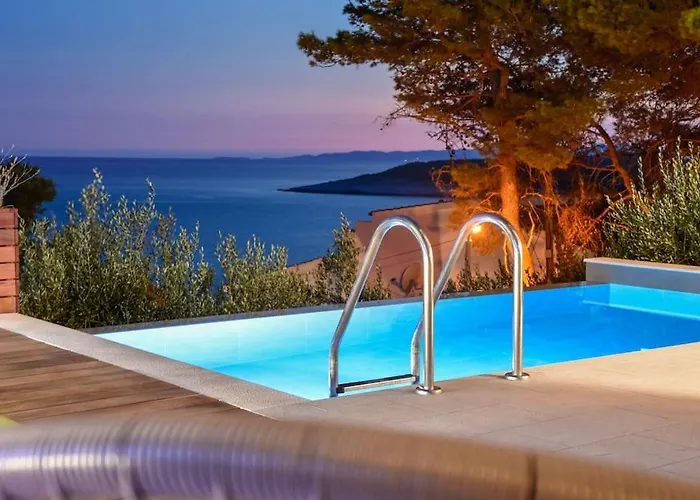 4 Bedrooms Hvar Located 100m From The Sea And 1,5 Km From Hvar Old Town هفار