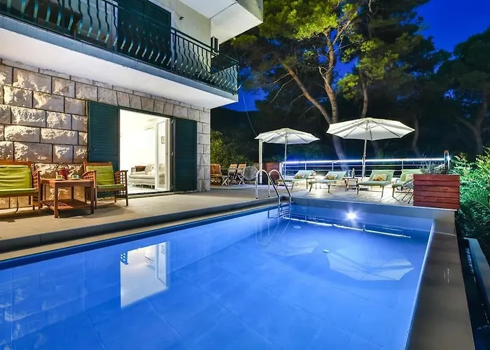 فيلة 4 Bedrooms Hvar Located 100m From The Sea And 1,5 Km From Hvar Old Town *