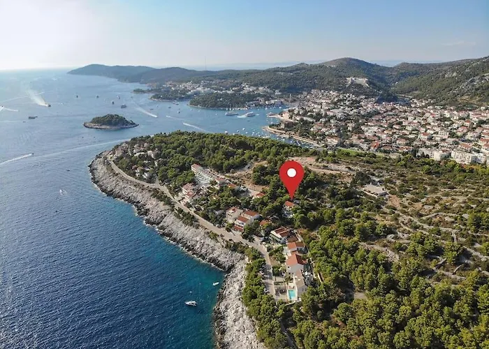 4 Bedrooms Hvar Located 100m From The Sea And 1,5 Km From Hvar Old Town * هفار
