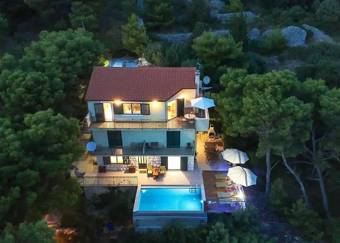 4 Bedrooms Hvar Located 100m From The Sea And 1,5 Km From Hvar Old Town * هفار