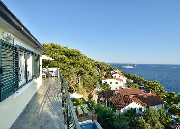 4 Bedrooms Hvar Located 100m From The Sea And 1,5 Km From Hvar Old Town هفار