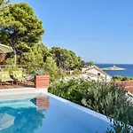 4 Bedrooms Hvar Located 100m From The Sea And 1,5 Km From Hvar Old Town Hvar Town
