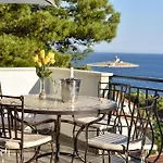 Villa 4 Bedrooms Hvar Located 100m From The Sea And 1,5 Km From Hvar Old Town