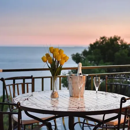 4 Bedrooms Hvar Located 100m From The Sea And 1,5 Km From Hvar Old Town