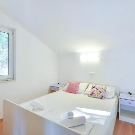 Villa 4 Bedrooms Hvar Located 100m From The Sea And 1,5 Km From Hvar Old Town Hvar Town