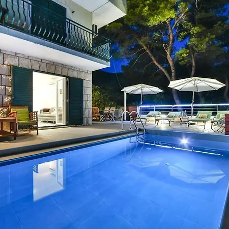 Villa 4 Bedrooms Hvar Located 100m From The Sea And 1,5 Km From Hvar Old Town *