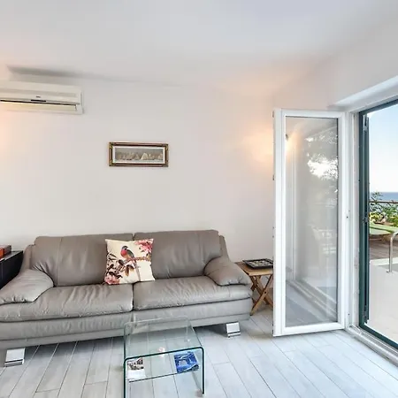 4 Bedrooms Hvar Located 100m From The Sea And 1,5 Km From Hvar Old Town *