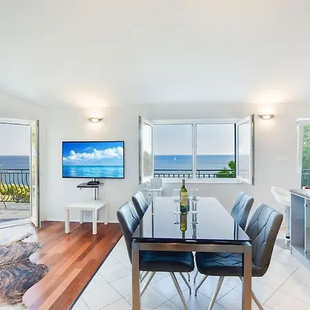 Villa 4 Bedrooms Hvar Located 100m From The Sea And 1,5 Km From Hvar Old Town Hvar Town