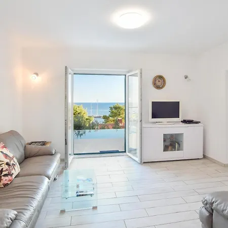 4 Bedrooms Hvar Located 100m From The Sea And 1,5 Km From Hvar Old Town Villa Hvar Town