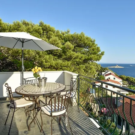 4 Bedrooms Hvar Located 100m From The Sea And 1,5 Km From Hvar Old Town *