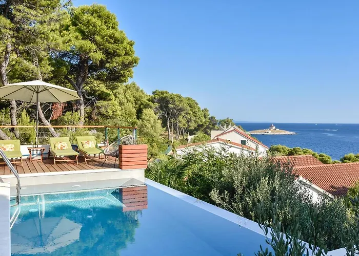 4 Bedrooms Hvar Located 100m From The Sea And 1,5 Km From Hvar Old Town Hvar Town