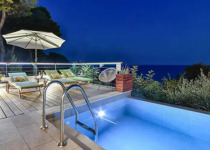4 Bedrooms Hvar Located 100m From The Sea And 1,5 Km From Hvar Old Town Hvar Town