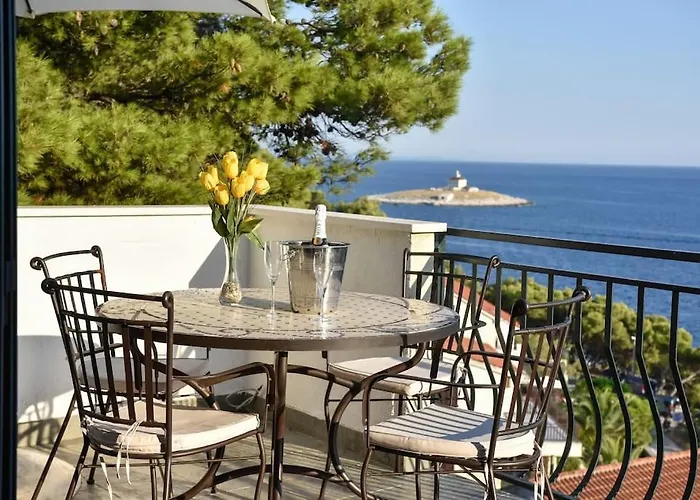 Villa 4 Bedrooms Hvar Located 100m From The Sea And 1,5 Km From Hvar Old Town