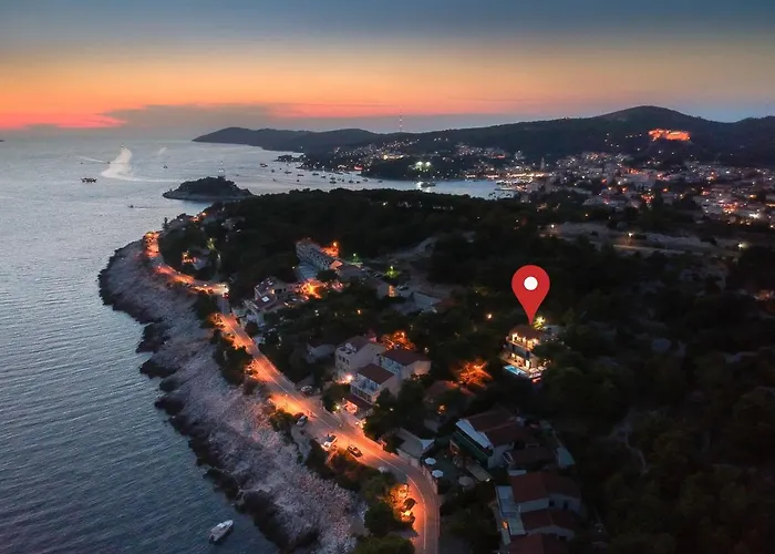 Willa 4 Bedrooms Hvar Located 100m From The Sea And 1,5 Km From Hvar Old Town Hvar Town