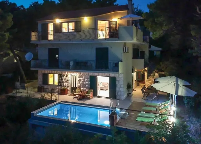 4 Bedrooms Hvar Located 100m From The Sea And 1,5 Km From Hvar Old Town Villa *