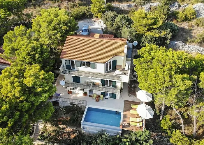4 Bedrooms Hvar Located 100m From The Sea And 1,5 Km From Hvar Old Town Willa