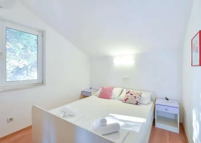 Villa 4 Bedrooms Hvar Located 100m From The Sea And 1,5 Km From Hvar Old Town Hvar Town