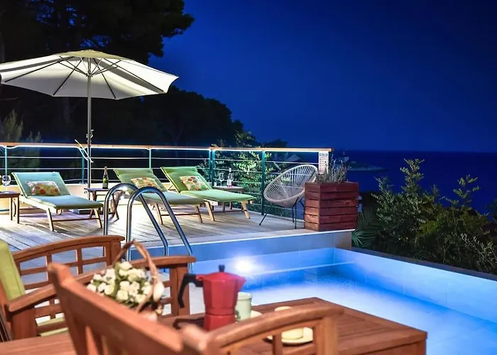 4 Bedrooms Hvar Located 100m From The Sea And 1,5 Km From Hvar Old Town Willa