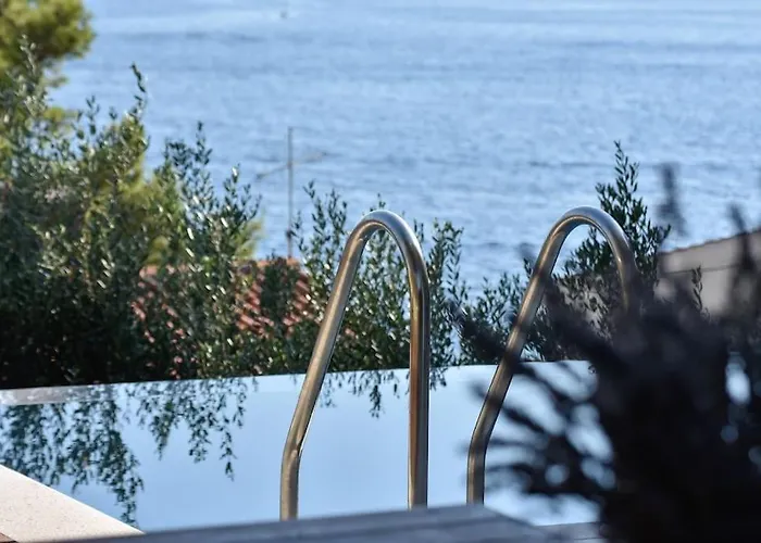 4 Bedrooms Hvar Located 100m From The Sea And 1,5 Km From Hvar Old Town Villa Hvar Town