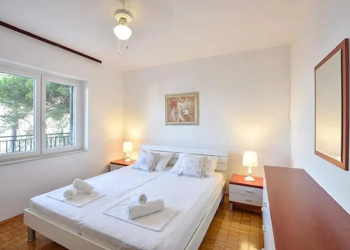 4 Bedrooms Hvar Located 100m From The Sea And 1,5 Km From Hvar Old Town