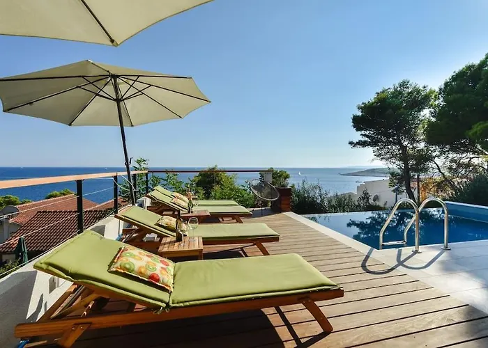 4 Bedrooms Hvar Located 100m From The Sea And 1,5 Km From Hvar Old Town Hvar Town