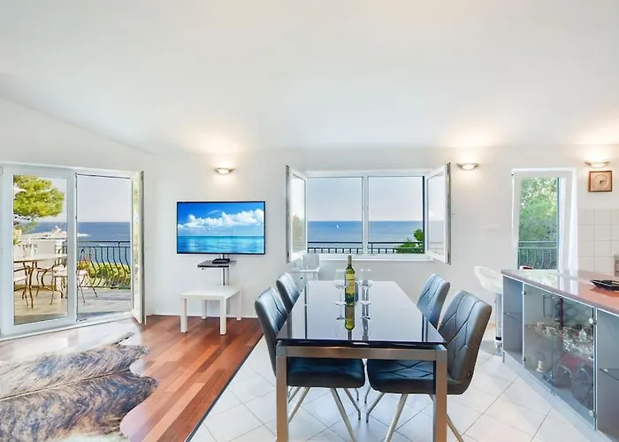 Villa 4 Bedrooms Hvar Located 100m From The Sea And 1,5 Km From Hvar Old Town Hvar Town