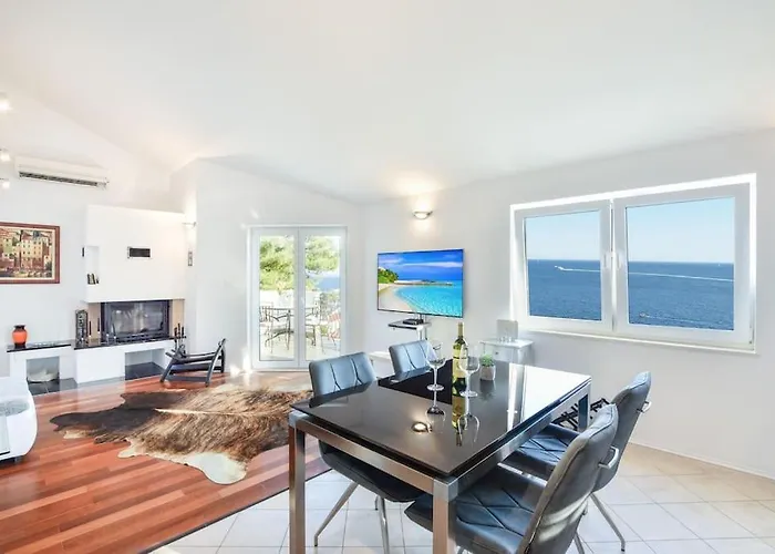 4 Bedrooms Hvar Located 100m From The Sea And 1,5 Km From Hvar Old Town Villa *