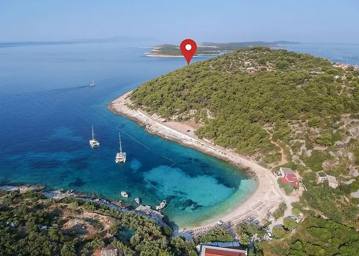 4 Bedrooms Hvar Located 100m From The Sea And 1,5 Km From Hvar Old Town Willa Hvar Town