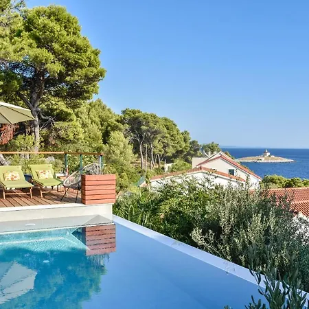 4 Bedrooms Hvar Located 100m From The Sea And 1,5 Km From Hvar Old Town Hvar Town