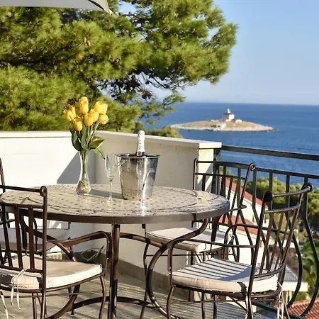 Villa 4 Bedrooms Hvar Located 100m From The Sea And 1,5 Km From Hvar Old Town