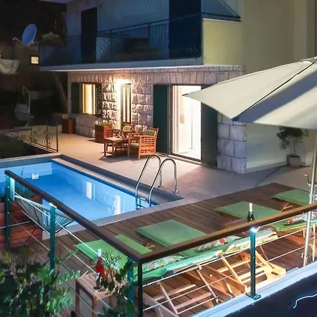 Villa 4 Bedrooms Hvar Located 100m From The Sea And 1,5 Km From Hvar Old Town *